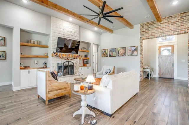 $840,000 | 304 Red Roan Road, Weatherford, TX 76087