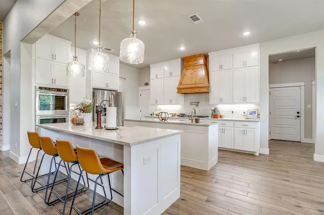 $840,000 | 304 Red Roan Road, Weatherford, TX 76087