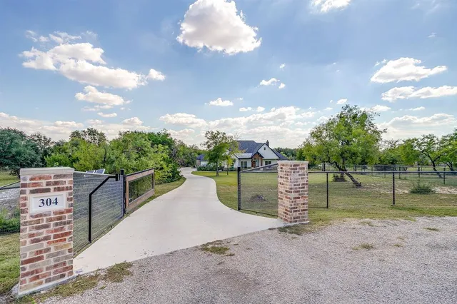 $840,000 | 304 Red Roan Road, Weatherford, TX 76087