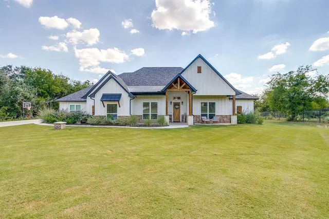 $840,000 | 304 Red Roan Road, Weatherford, TX 76087