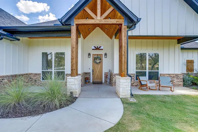 $840,000 | 304 Red Roan Road, Weatherford, TX 76087