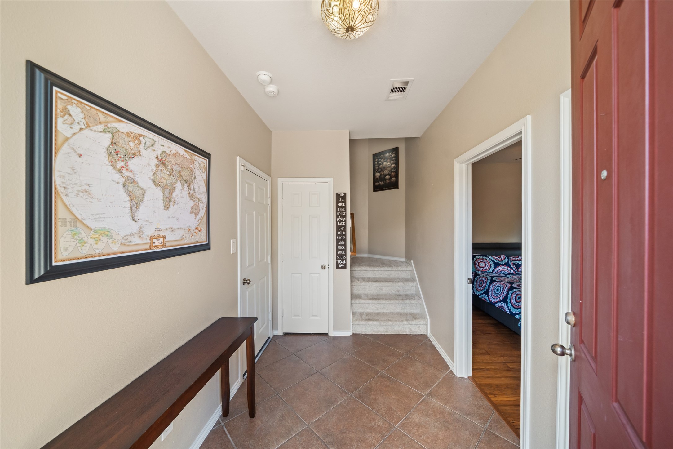 2613 Link Road Houston, TX 77009 - Photo 8 of 28 Come on in - the entry beckons with a formal foyer space.