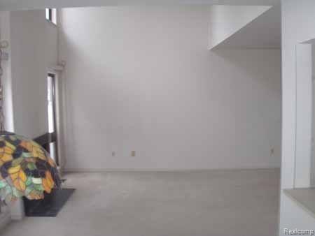 628 Ashley Circle East, Unit 123 Rochester, MI 48307 - Photo 4 of 15 P1050201J