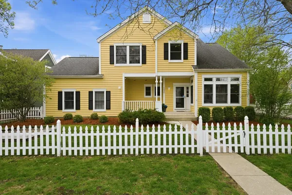 $435,000 | 1030 Mt Vernon Drive, Grayslake, IL 60030