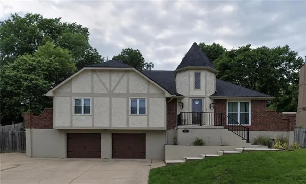 $389,000 | 3704 South Willis Avenue, Independence, MO 64055