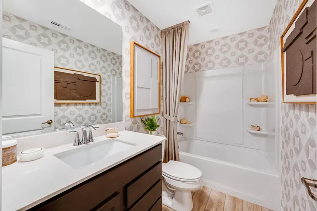 a picture of a wall with a white wall and a white wall