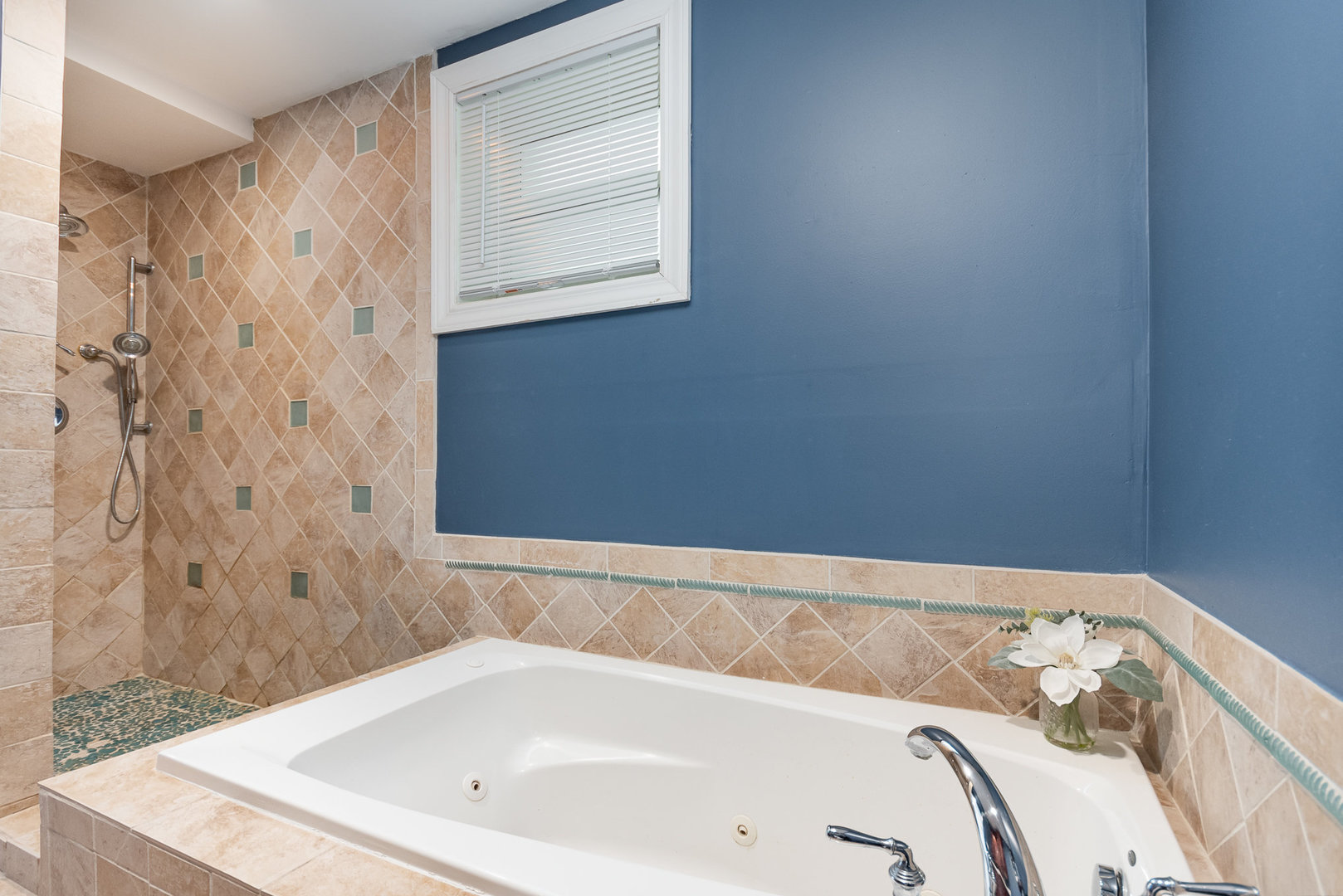 1237 Fox River Drive Algonquin, IL 60102 - Photo 11 of 26