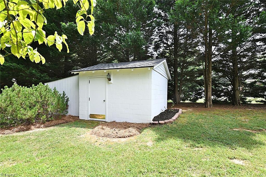 3691 Community Church Road Pfafftown, NC 27040 - Photo 10 of 34 Gallery Image 10