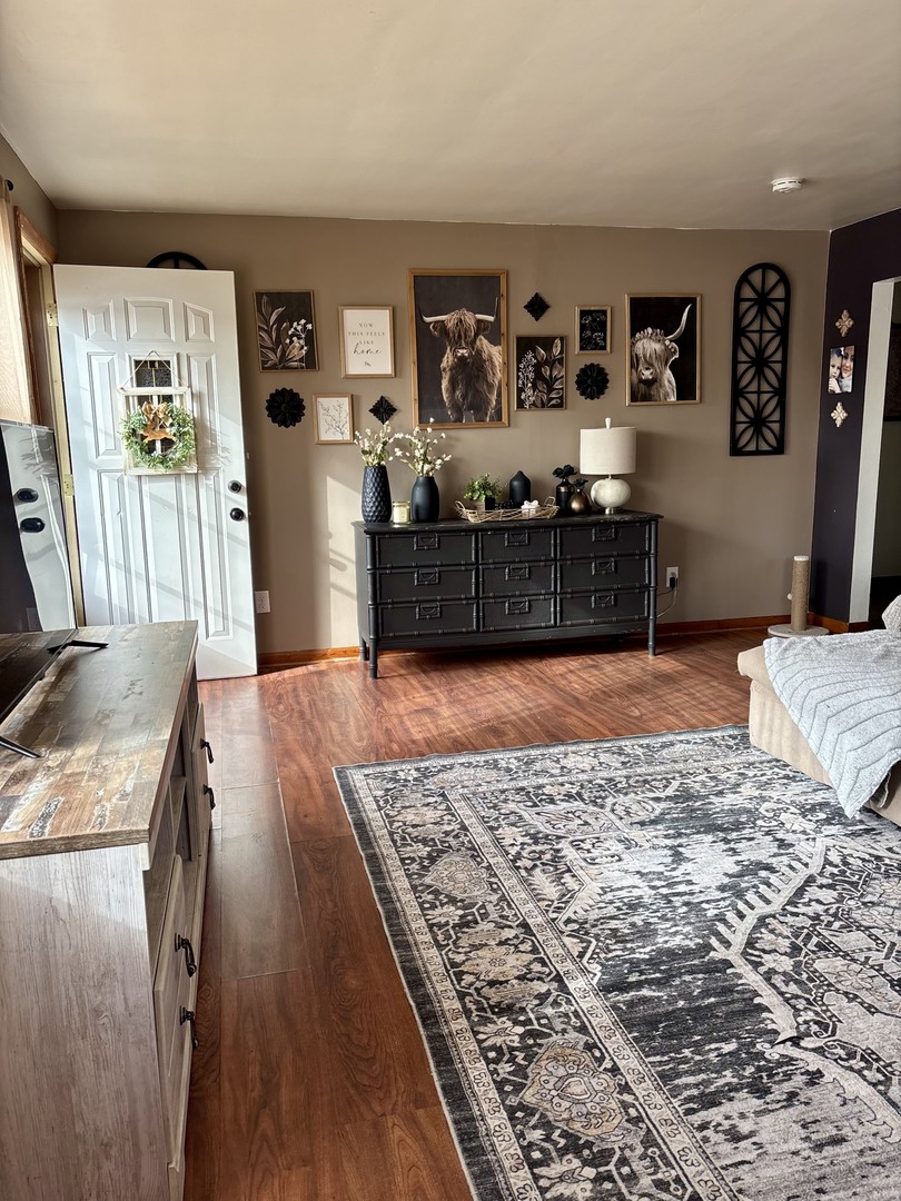 3330 Airport Road LaSalle, IL 61301 - Photo 3 of 15 a living room with furniture