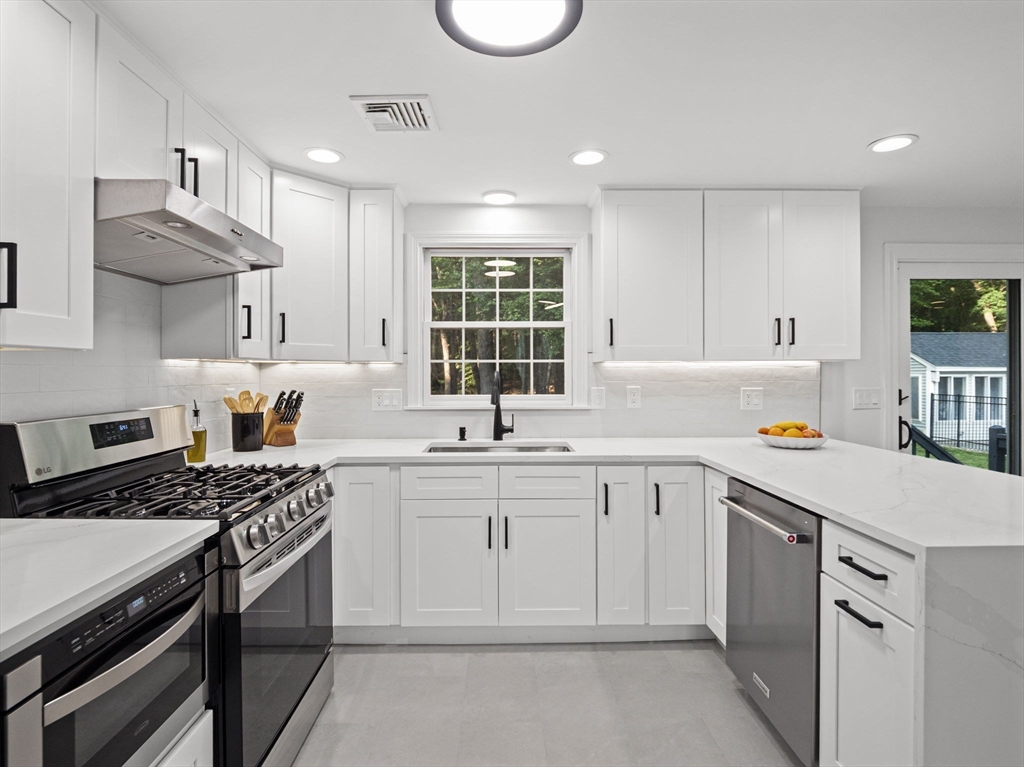 155 Heather Road Dracut, MA 01826 - Photo 8 of 39 Gallery Image 8