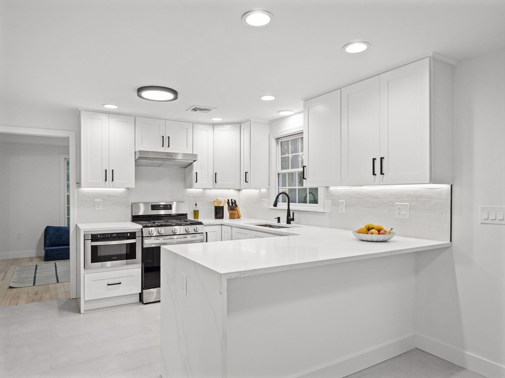 155 Heather Road Dracut, MA 01826 - Photo 9 of 39 Gallery Image 9