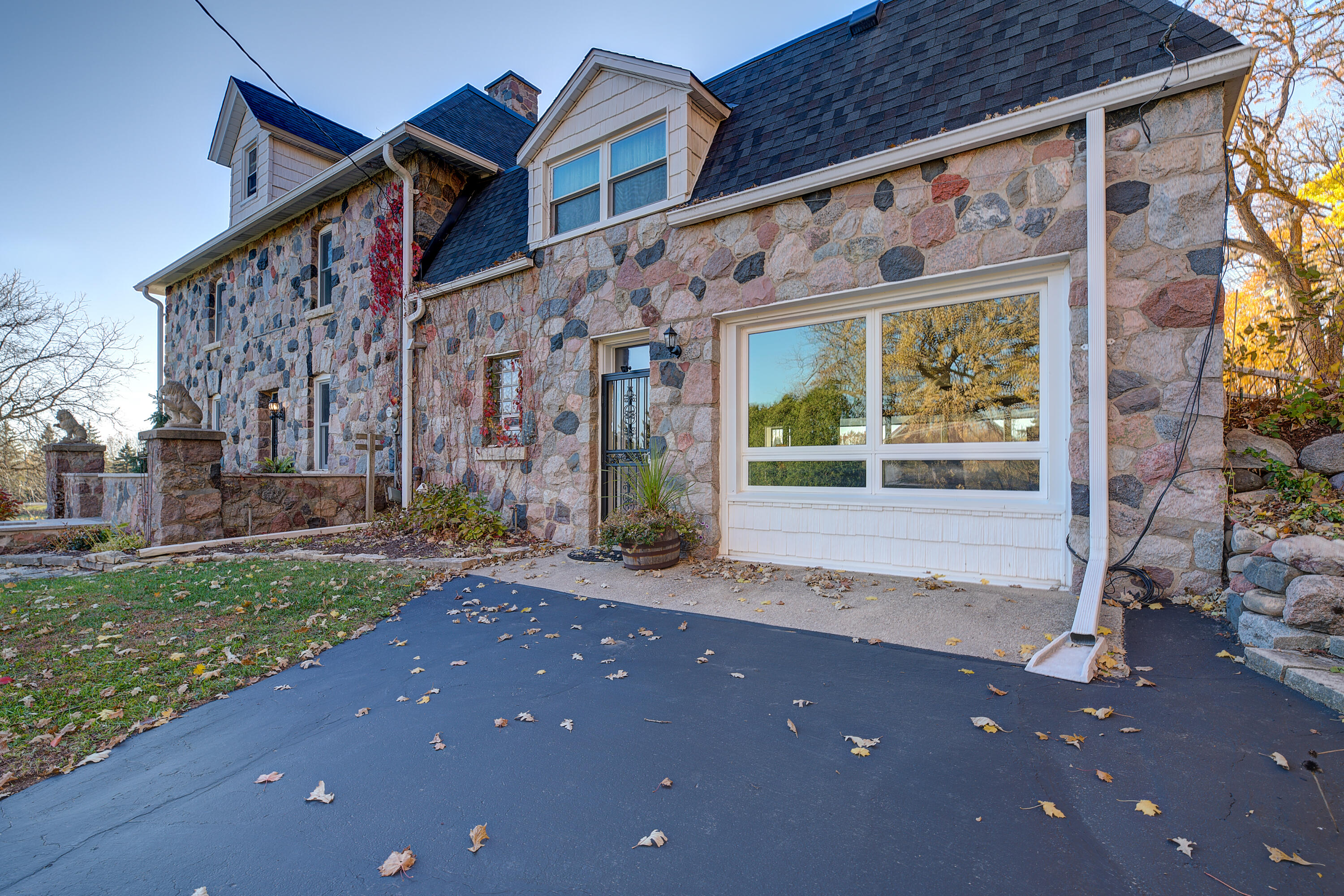 18 Highway 18 Delafield, WI 53018 - Photo 9 of 111 Main Home Pic 8