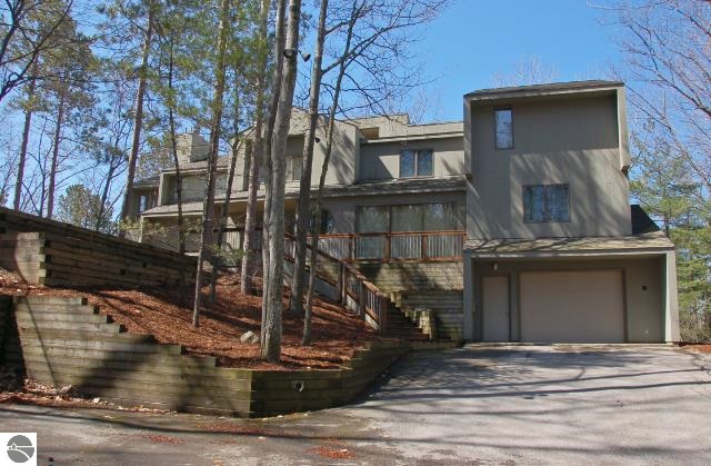 5014 Woodridge Road Maple City, MI 49664 - Photo 3 of 60 1784075-2.JPG