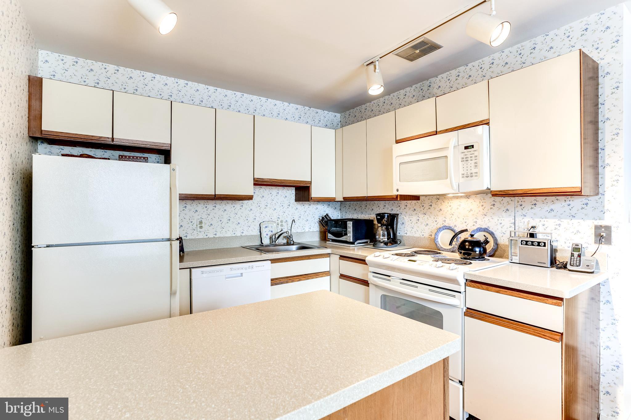 5552 Vantage Point Road Columbia, MD 21044 - Photo 11 of 32 Kitchen