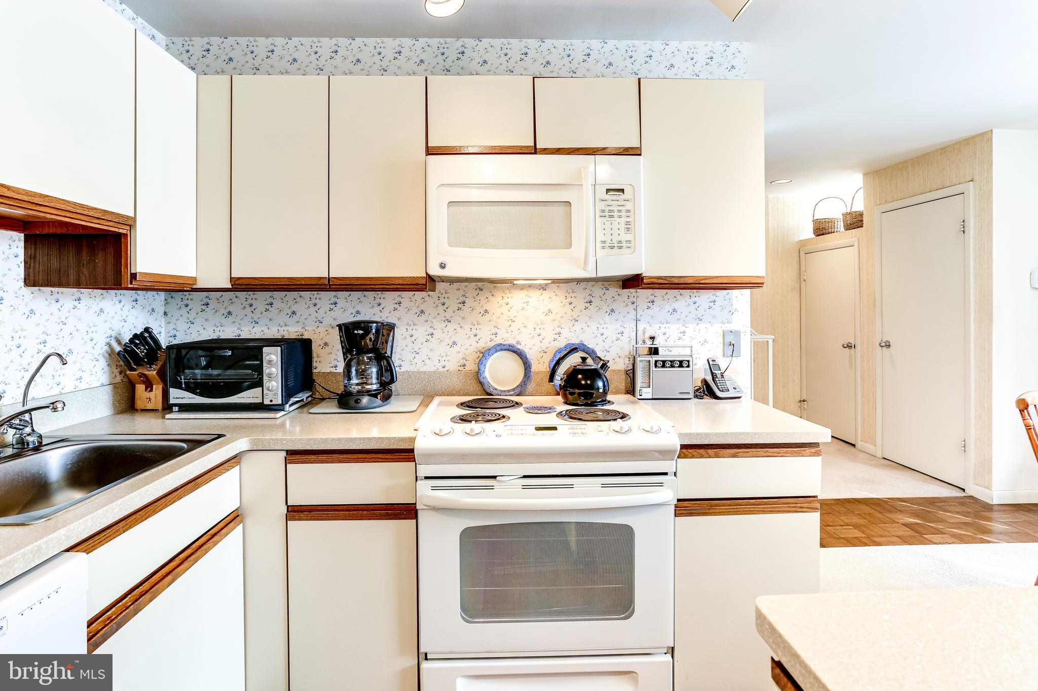 5552 Vantage Point Road Columbia, MD 21044 - Photo 12 of 32 Kitchen