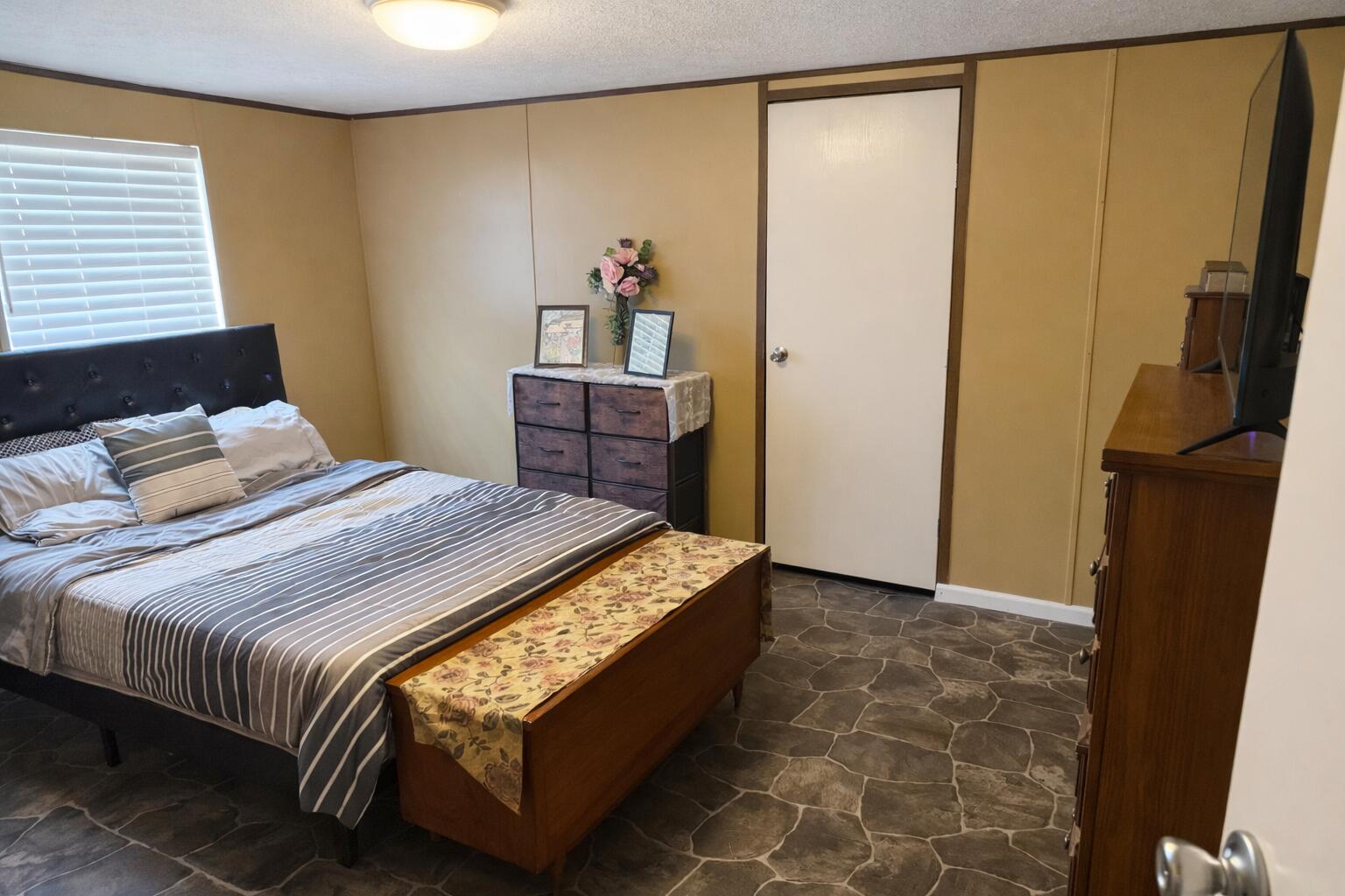 746 Madison Street Ehrhardt, SC 29081 - Photo 9 of 22 Primary Suite