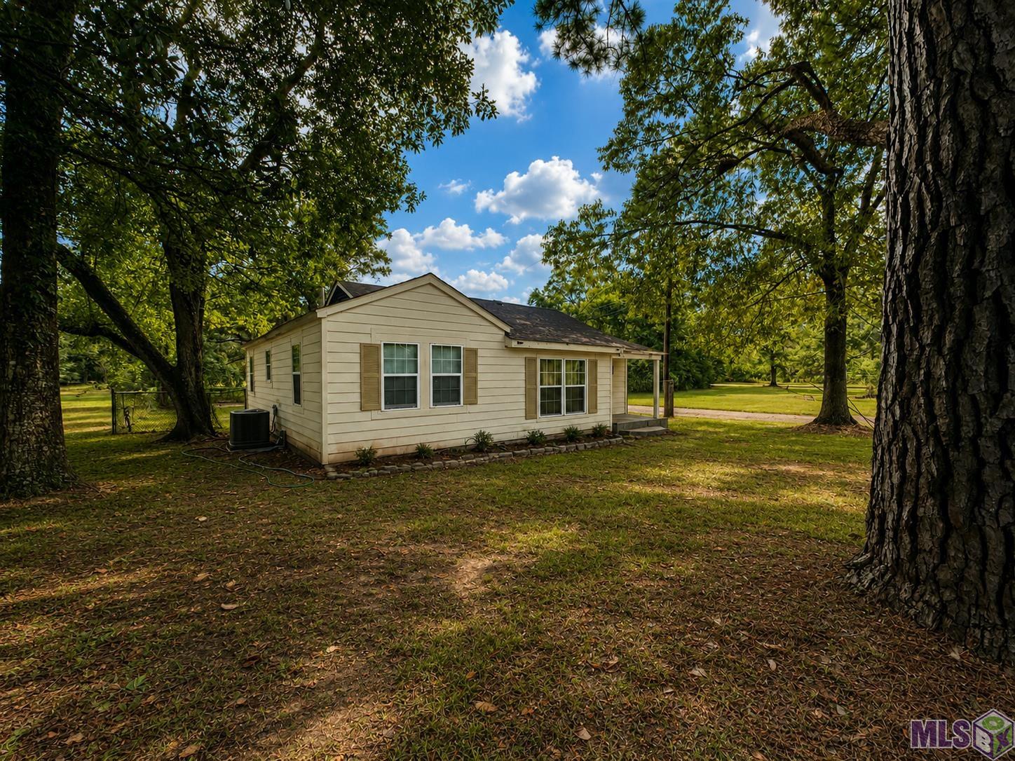 215 North River Road Denham Springs, LA 70726 - Photo 2 of 18 Gallery Image 2