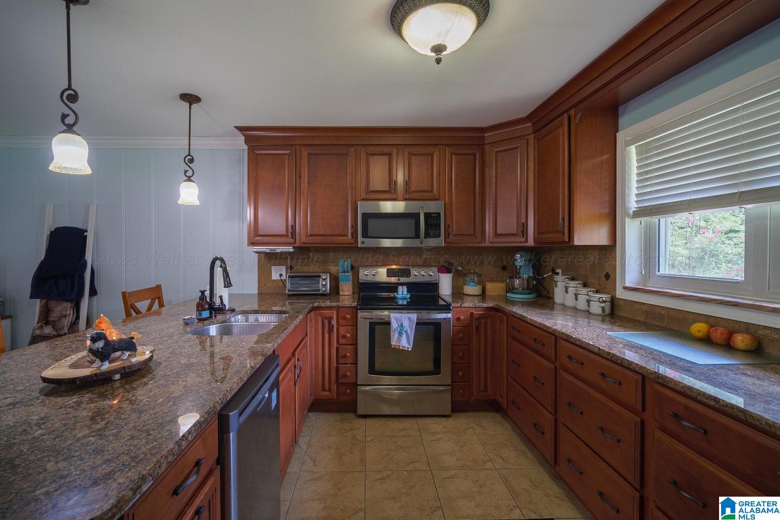 1012 Valley Road Jasper, AL 35501 - Photo 4 of 17