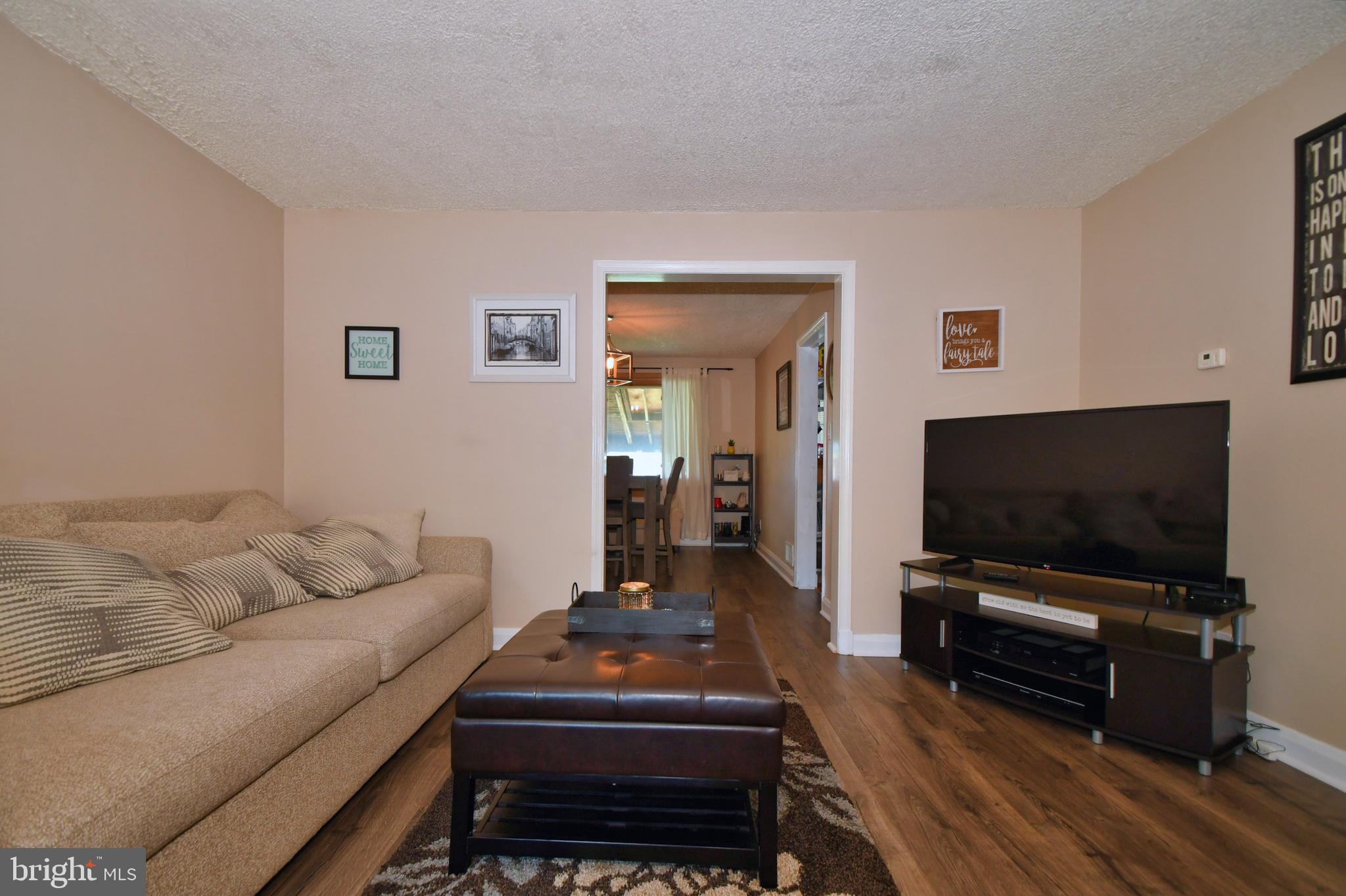 1949 Searles Road Baltimore, MD 21222 - Photo 4 of 45 Spacious living room