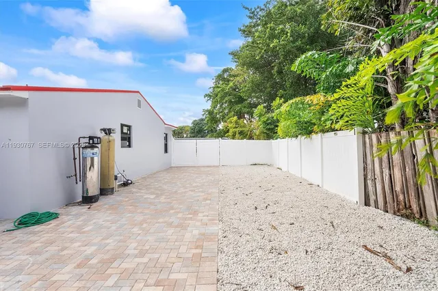 $3,500 | 1815 North 27th Avenue, Hollywood, FL 33020