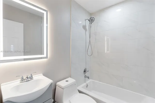 $3,500 | 1815 North 27th Avenue, Hollywood, FL 33020