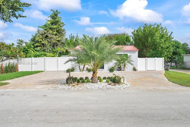 $3,500 | 1815 North 27th Avenue, Hollywood, FL 33020