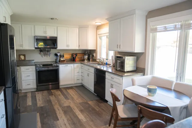 $329,900 | 3610 Sunnyslope Street, Green Bay, WI 54301