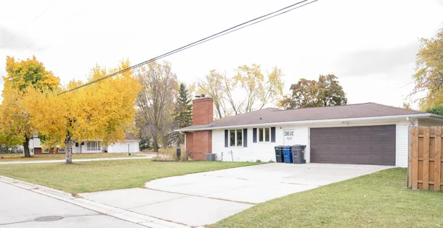 $329,900 | 3610 Sunnyslope Street, Green Bay, WI 54301