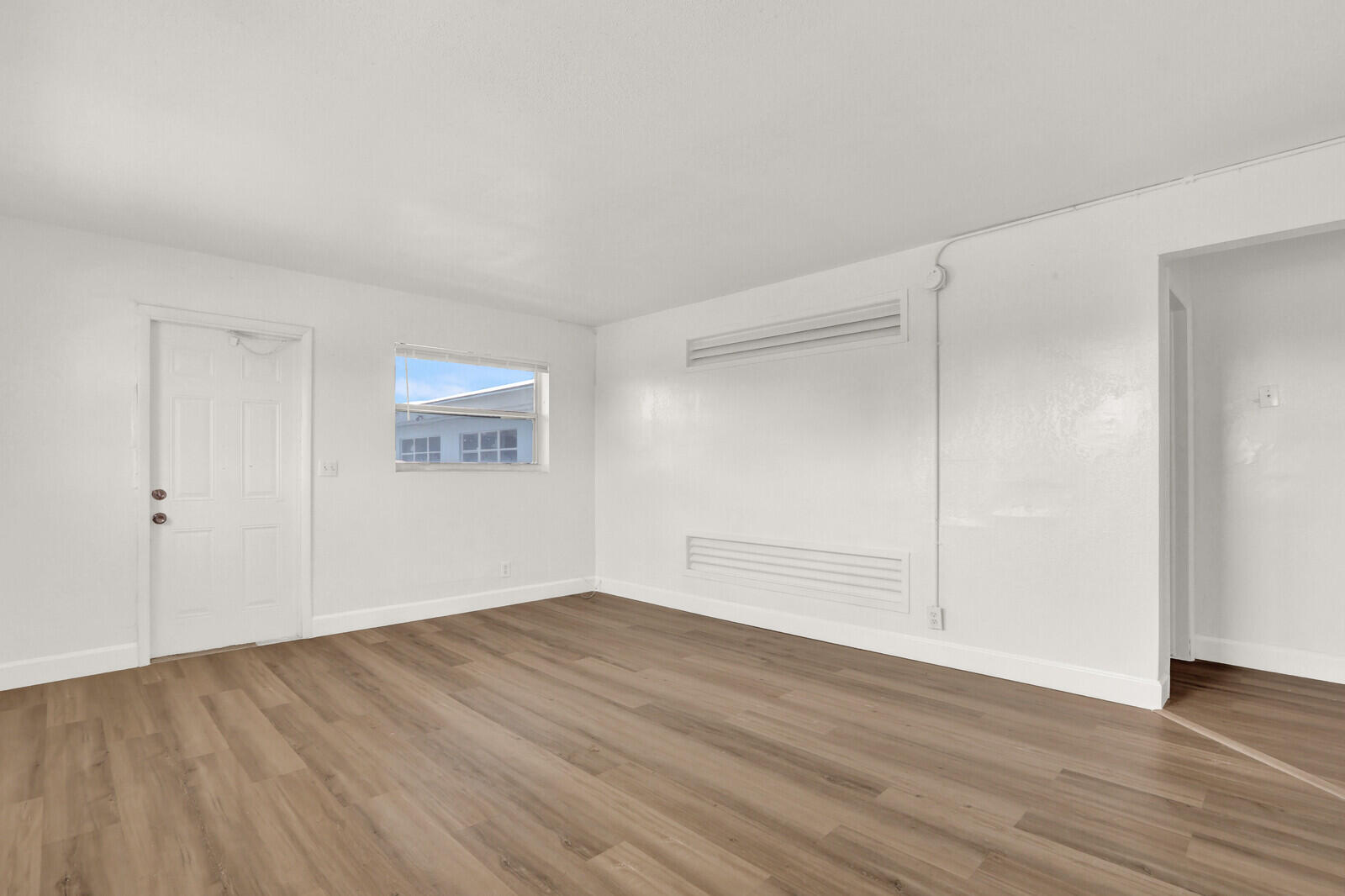 2701 Avenue East Riviera Beach, FL 33404 - Photo 7 of 16 10_Image_10_mls