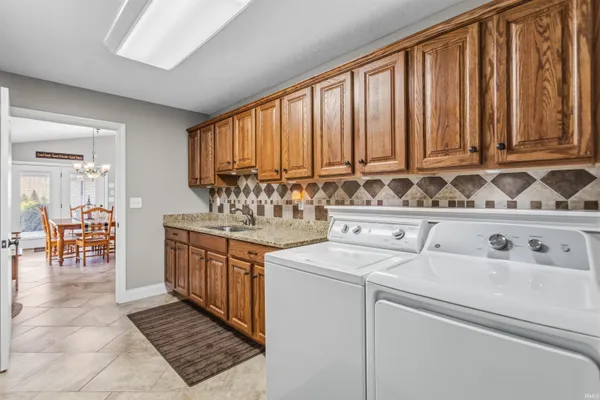 $749,900 | 12648 County Rd West 00 N South, Russiaville, IN 46979