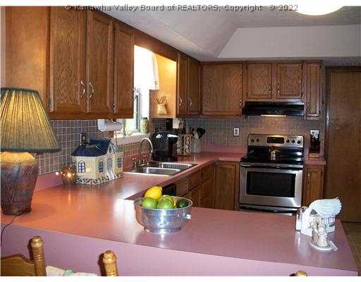 7 Ralph Drive Hurricane, WV 25526 - Photo 3 of 11 Kitchen.