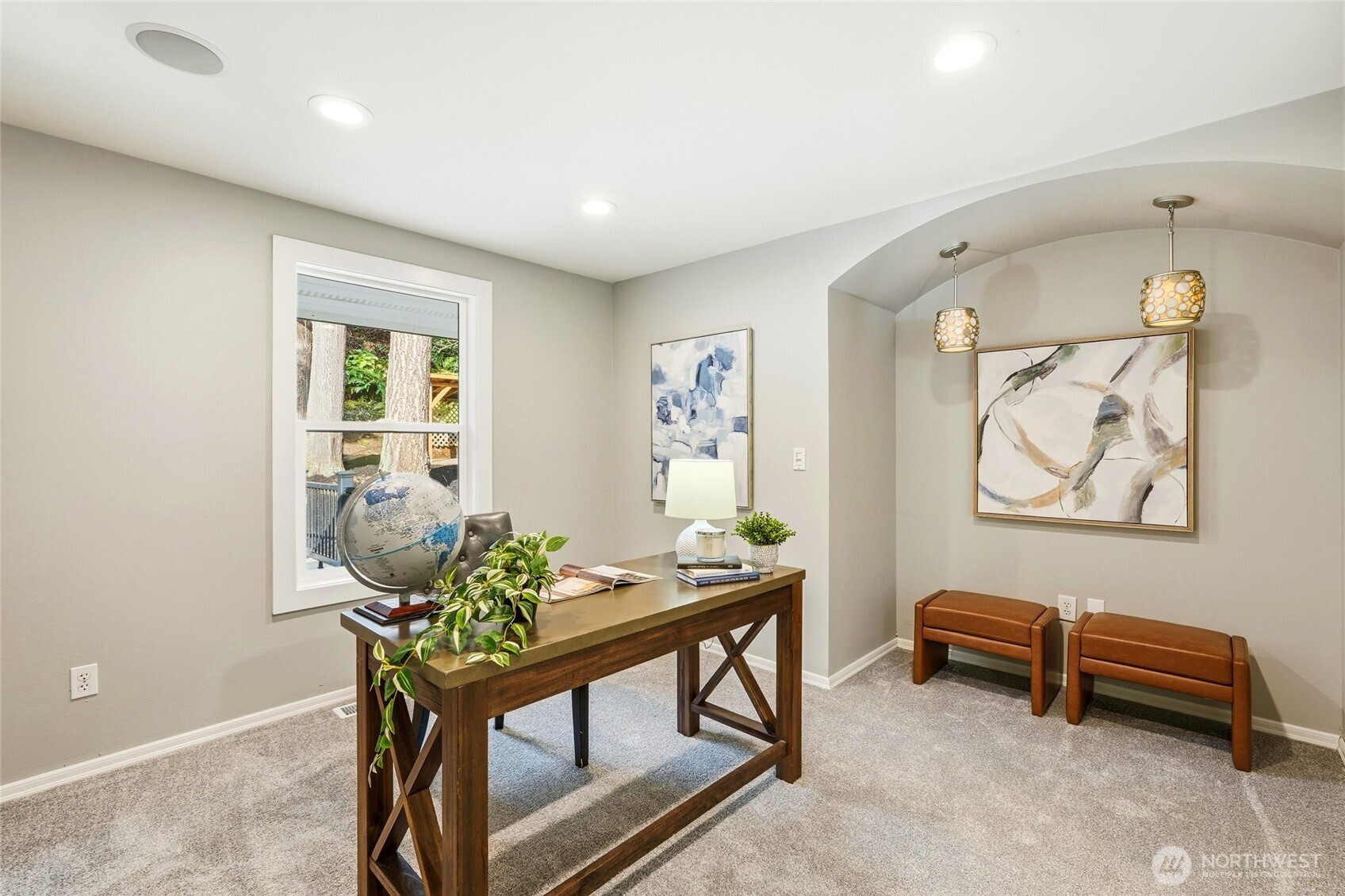 4822 Fowler Avenue Everett, WA 98203 - Photo 22 of 40 a workspace with furniture and window