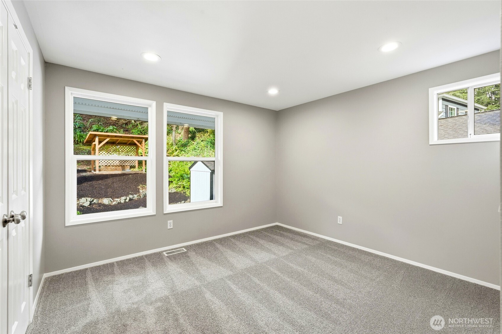 4822 Fowler Avenue Everett, WA 98203 - Photo 23 of 40 an empty room with a window