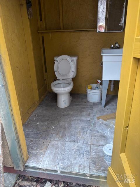 17707 Rockpile Road Geyserville, CA 95441 - Photo 5 of 22 a bathroom with a sink and a mirror
