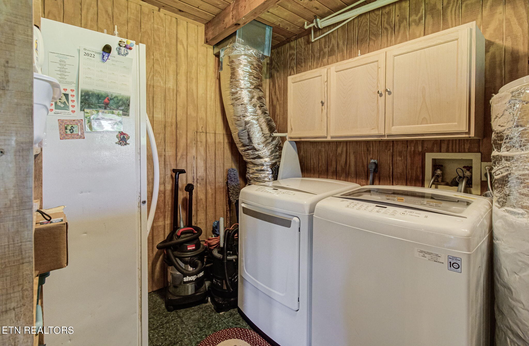 433 Brakebill School Road Madisonville, TN 37354 - Photo 22 of 60 a utility room with dryer and washer