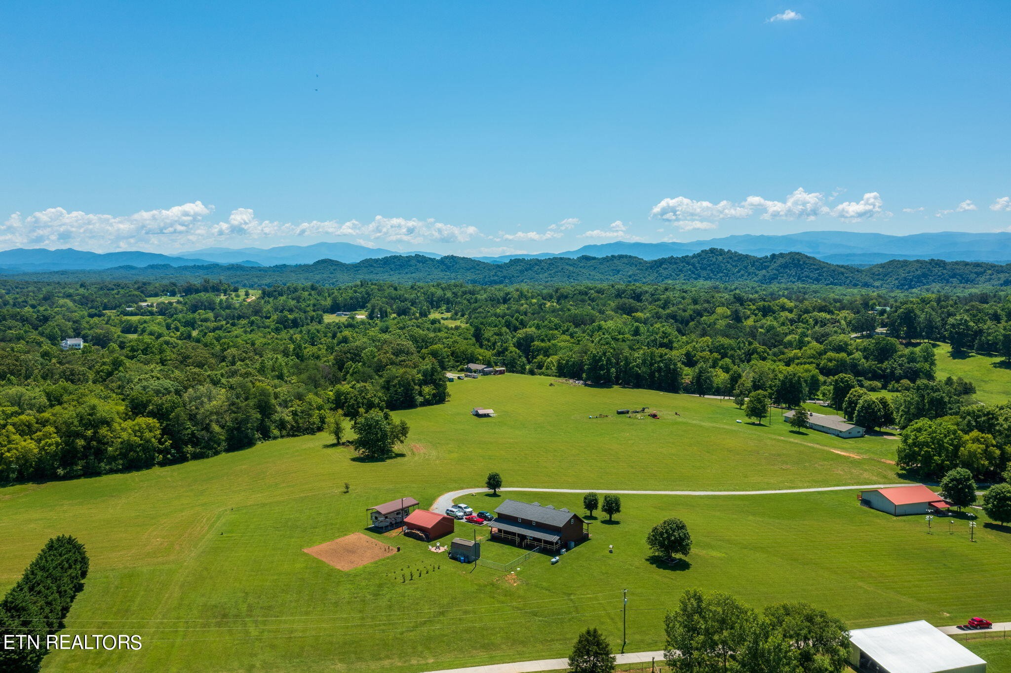 433 Brakebill School Road Madisonville, TN 37354 - Photo 46 of 60 a view of a basketball court