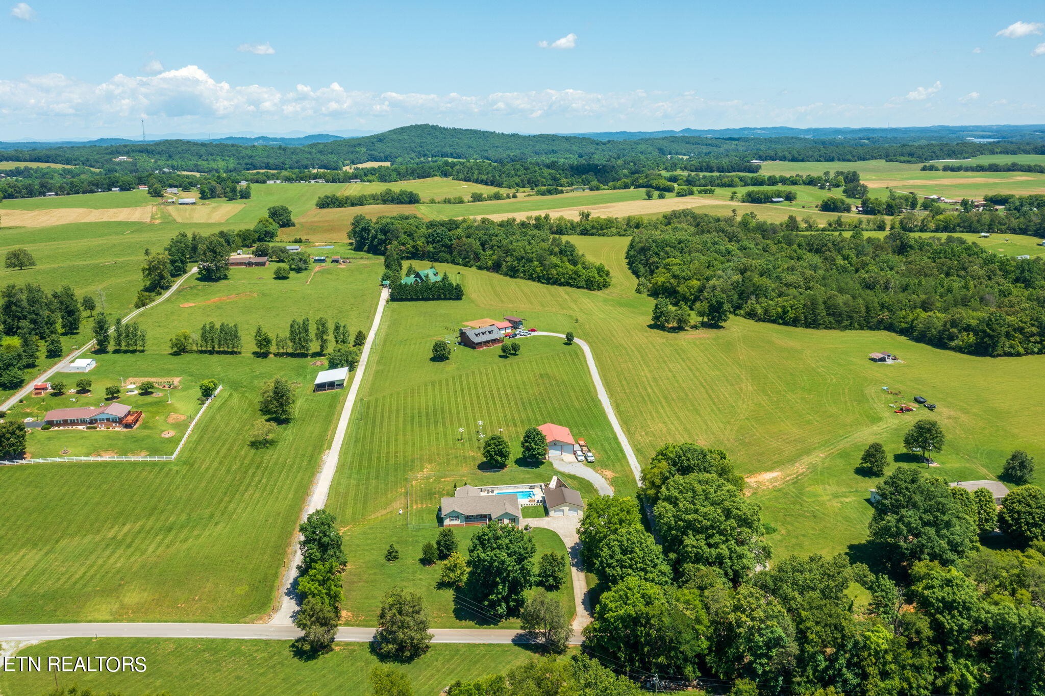 433 Brakebill School Road Madisonville, TN 37354 - Photo 54 of 60 a view of a city