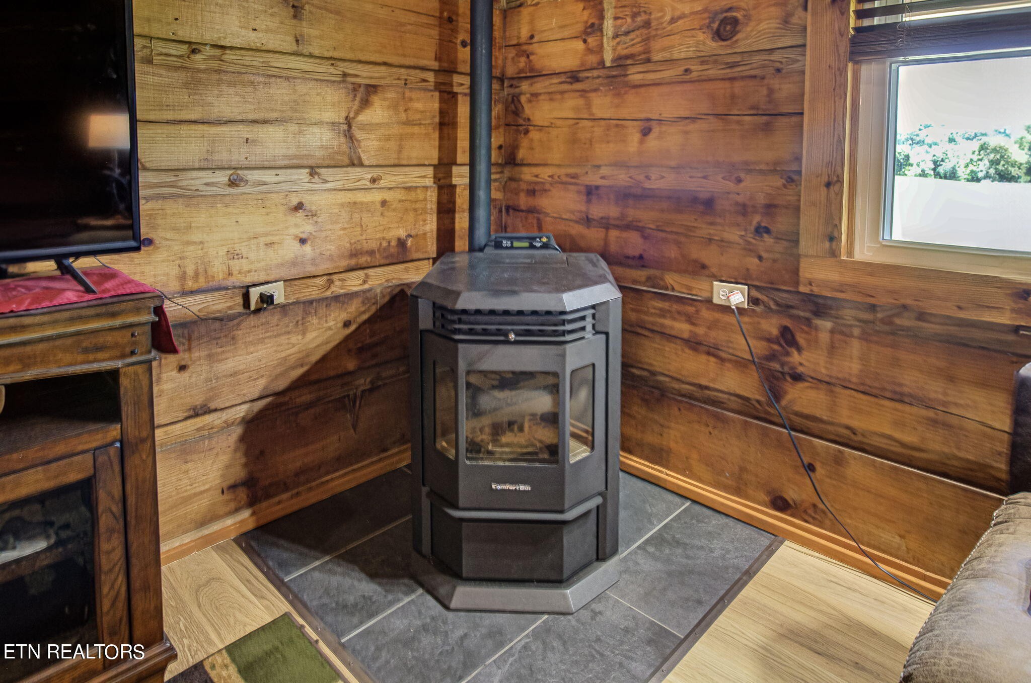 433 Brakebill School Road Madisonville, TN 37354 - Photo 7 of 60 a kitchen with a stove and a wooden floor