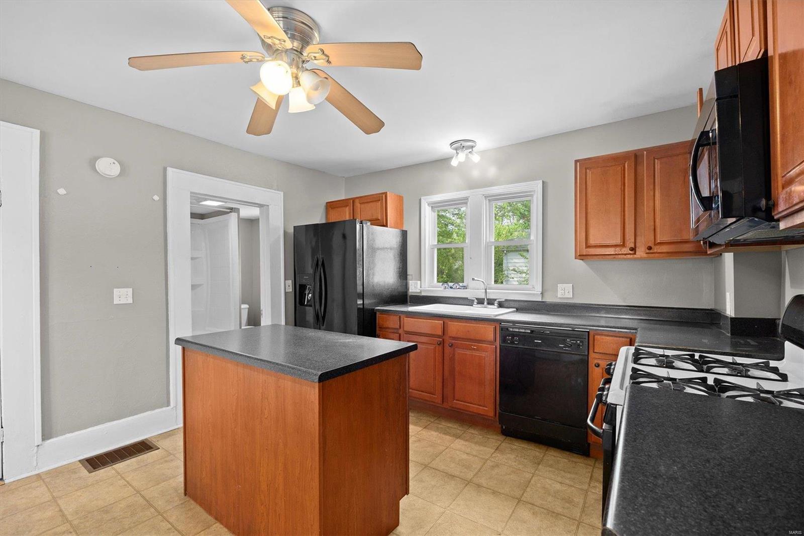 621 Royal Heights Road Belleville, IL 62226 - Photo 12 of 25 Gallery Image 12