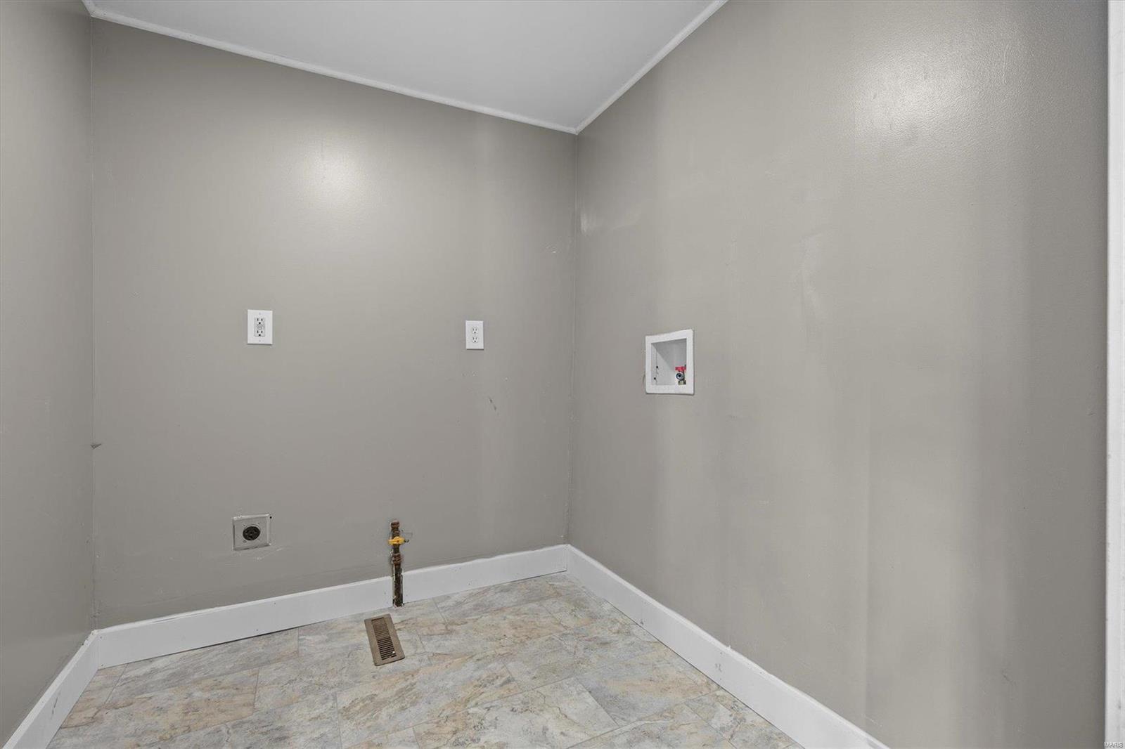 621 Royal Heights Road Belleville, IL 62226 - Photo 13 of 25 Gallery Image 13