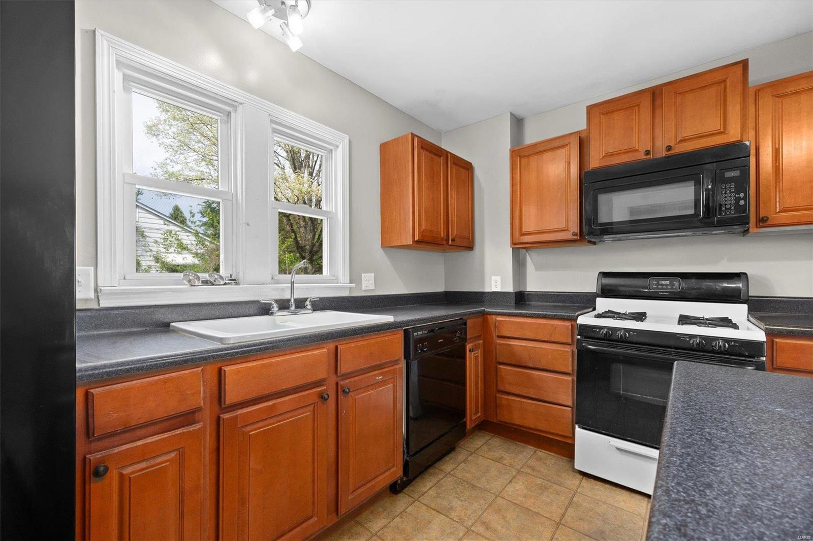 621 Royal Heights Road Belleville, IL 62226 - Photo 9 of 25 Gallery Image 9