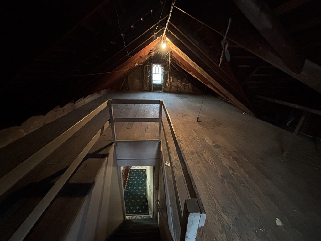 88 Dunmoreland Street Springfield, MA 01109 - Photo 23 of 29 a view of entryway