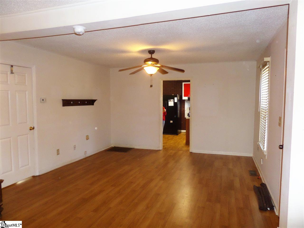 702 South Line Street Greer, SC 29651 - Photo 4 of 16 Gallery Image 4