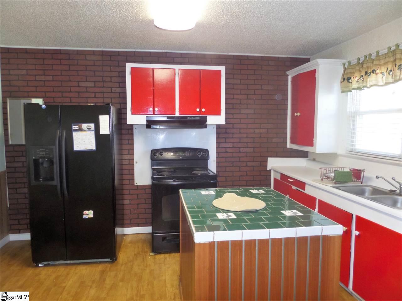 702 South Line Street Greer, SC 29651 - Photo 5 of 16 Gallery Image 5