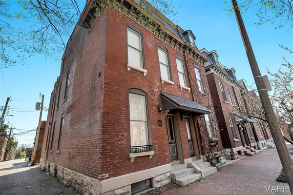 $2,800 | 2016 Menard Street, Unit 2016, St. Louis, MO 63104