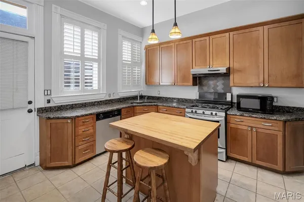 $2,800 | 2016 Menard Street, Unit 2016, St. Louis, MO 63104
