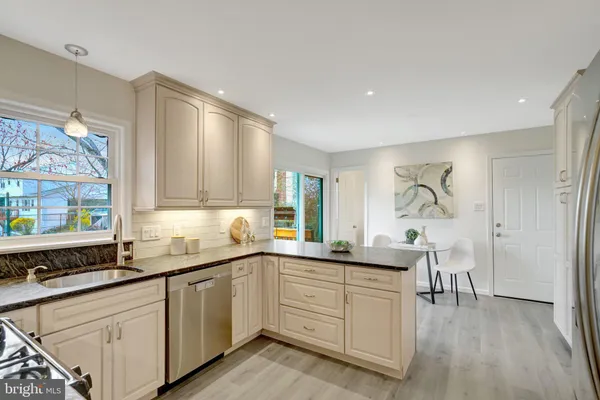 $885,000 | 7627 Luton Place, Alexandria, VA 22315