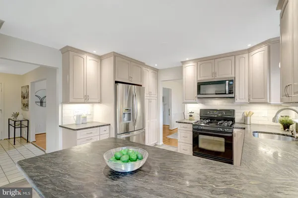 $885,000 | 7627 Luton Place, Alexandria, VA 22315