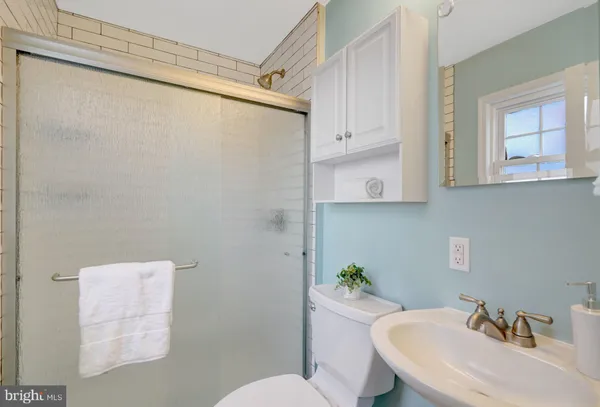$885,000 | 7627 Luton Place, Alexandria, VA 22315