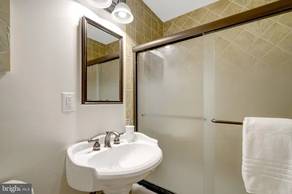 $885,000 | 7627 Luton Place, Alexandria, VA 22315